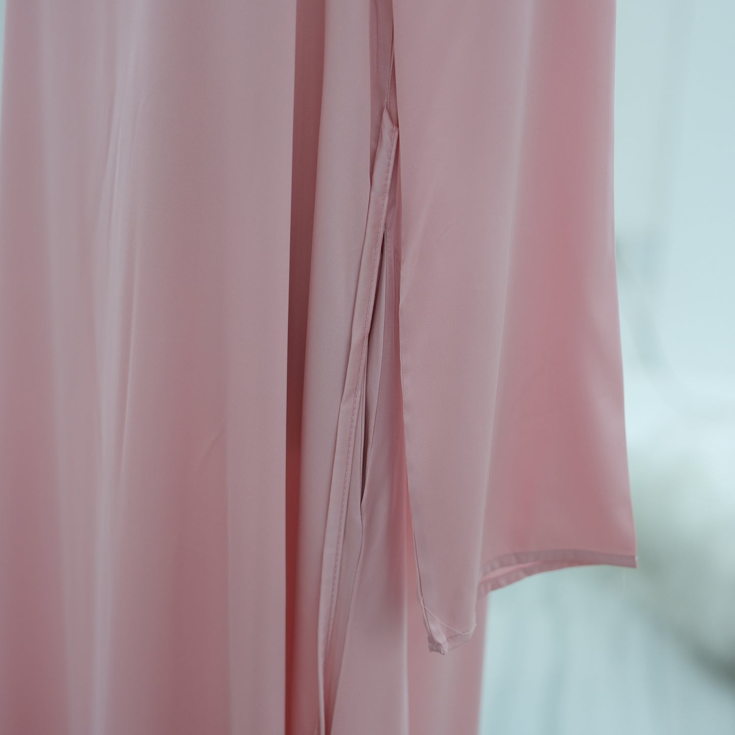 Rosé Dream Abaya – Embroidered Floral Charm